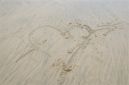 simsearch:400-09237669,k - Heart on the sand Stock Photo - Budget Royalty-Free & Subscription, Code: 400-05690462