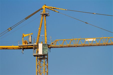 simsearch:400-06075932,k - Yellow Crane against Blue Sky Fotografie stock - Microstock e Abbonamento, Codice: 400-05690659