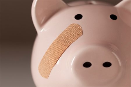 simsearch:400-04758612,k - Piggy Bank with Bandage on Face on Gradated Background. Stock Photo - Budget Royalty-Free & Subscription, Code: 400-05690897