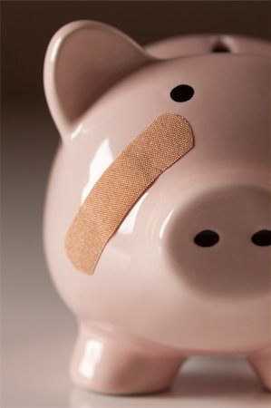 simsearch:400-04758612,k - Piggy Bank with Bandage on Face on Gradated Background. Stock Photo - Budget Royalty-Free & Subscription, Code: 400-05690898