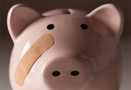 simsearch:400-04758612,k - Piggy Bank with Bandage on Face on Gradated Background. Stock Photo - Budget Royalty-Free & Subscription, Code: 400-05690899