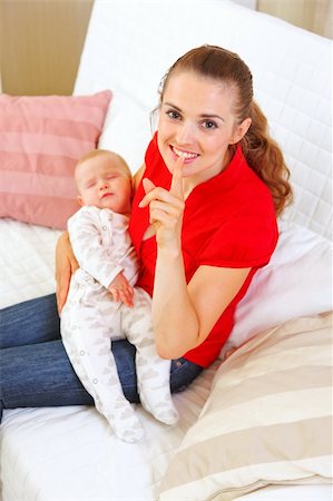 simsearch:400-05692875,k - Happy mother holding sleeping baby and showing shhh gesture Foto de stock - Super Valor sin royalties y Suscripción, Código: 400-05692878