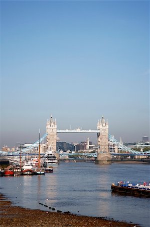 Tower Bridge in a sunny day Stockbilder - Microstock & Abonnement, Bildnummer: 400-05692965
