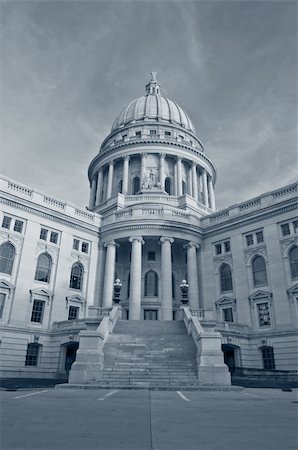 Image of state capitol building in Madison, Wisconsin, USA. Stock Photo - Budget Royalty-Free & Subscription, Code: 400-05693147