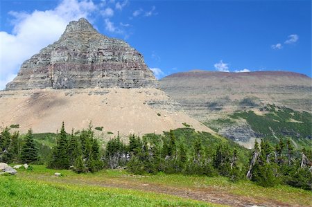 Jagged peaks rise from the ground at Logan Pass of Glacier National Park - Montana. Stockbilder - Microstock & Abonnement, Bildnummer: 400-05705149