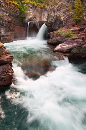 simsearch:400-05060774,k - Rushing waters of Saint Mary Falls at Glacier National Park - USA. Fotografie stock - Microstock e Abbonamento, Codice: 400-05705150