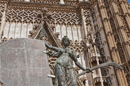 Detail from the outside of the Cathedral of Seville Photographie de stock - Aubaine LD & Abonnement, Code: 400-05705910