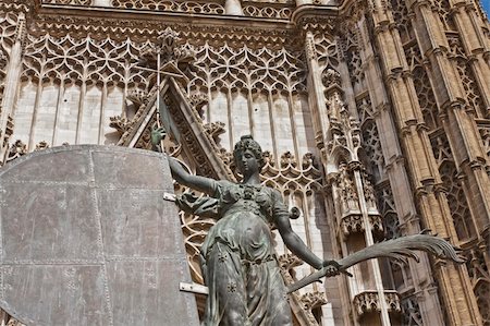 simsearch:862-05999153,k - Detail from the outside of the Cathedral of Seville Photographie de stock - Aubaine LD & Abonnement, Code: 400-05705910