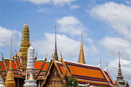 simsearch:400-05344732,k - Wat Phra Kaeo in the sky with bright clouds. Stock Photo - Budget Royalty-Free & Subscription, Code: 400-05706704