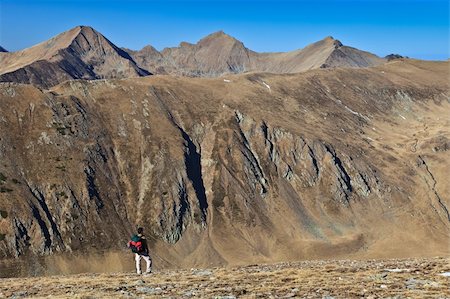 simsearch:400-08713043,k - a tourist who is looking for a big mountain Fotografie stock - Microstock e Abbonamento, Codice: 400-05707973