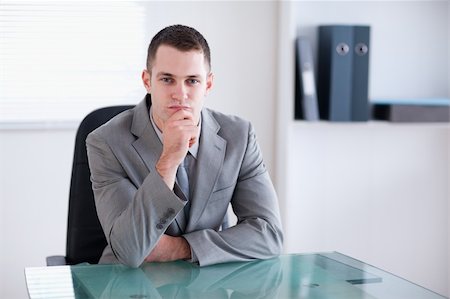 simsearch:400-05709450,k - Thinking businessman sitting behind a table Foto de stock - Super Valor sin royalties y Suscripción, Código: 400-05709554