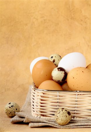 simsearch:400-04992703,k - Group of brown and white hen's eggs in wicker basket Stock Photo - Budget Royalty-Free & Subscription, Code: 400-05700712