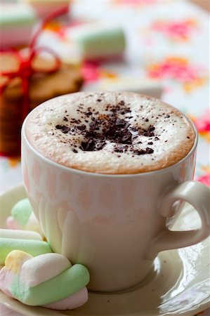 simsearch:400-08338402,k - Close-up of delicious hot chocolate with chocolate sprinkles and marshmallow Foto de stock - Super Valor sin royalties y Suscripción, Código: 400-05701290