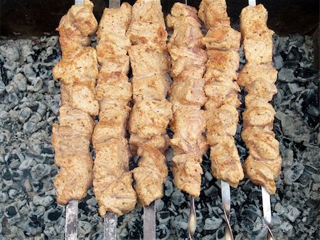 simsearch:400-04059904,k - Process of preparation of a shish kebab, from uncooked to the cooked Photographie de stock - Aubaine LD & Abonnement, Code: 400-05701974