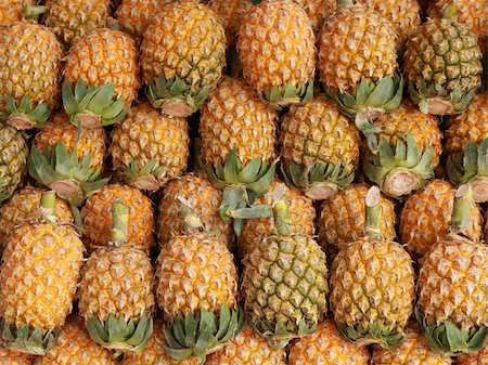 row of pineapples at a market stall. Photographie de stock - Aubaine LD & Abonnement, Code: 400-05702892