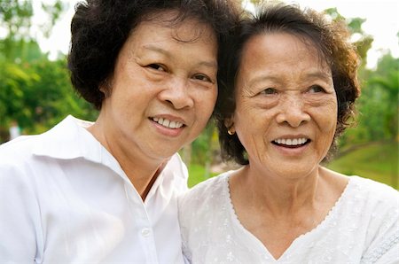 simsearch:400-04327275,k - Asian senior woman, 80's mother and her 60's daughter Stockbilder - Microstock & Abonnement, Bildnummer: 400-05703190