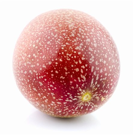 simsearch:400-04665350,k - Passion Fruit  Passion Fruit on white background Stockbilder - Microstock & Abonnement, Bildnummer: 400-05703208