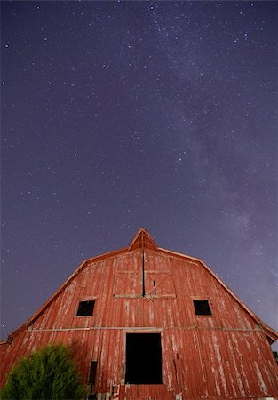 decrepit barns - Abandoned barn with the milkyway overhead. Stock Photo - Budget Royalty-Free & Subscription, Code: 400-05703515