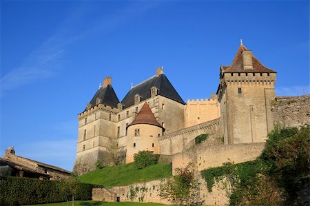 simsearch:400-07300370,k - Chateau de Biron (Dordogne, France). This ancient fortress has suffered several architecture modifications between the 12th and 18th centuries Foto de stock - Super Valor sin royalties y Suscripción, Código: 400-05714232