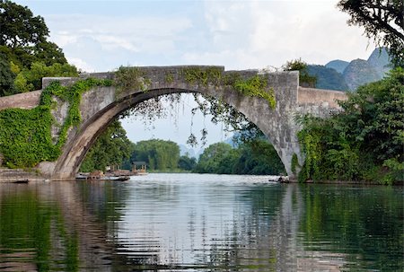 Chinese stone bridge landscape on li river with bridge reflection on water Stockbilder - Microstock & Abonnement, Bildnummer: 400-05715380