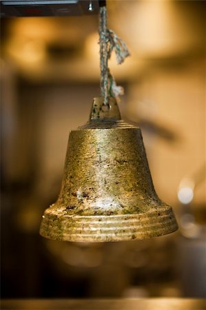 Rustic Bronze Bell with short focal depth Foto de stock - Super Valor sin royalties y Suscripción, Código: 400-05716185