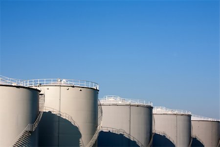 Oil storage in Groot-Ammers, the Netherlands Foto de stock - Royalty-Free Super Valor e Assinatura, Número: 400-05718029