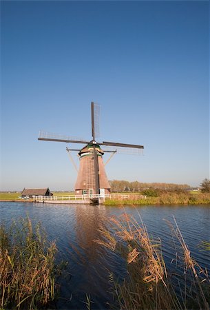 simsearch:400-04736931,k - Traditional Dutch windmill in Groot-Ammers, the Netherlands Foto de stock - Super Valor sin royalties y Suscripción, Código: 400-05718784