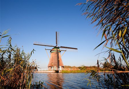 simsearch:400-04736931,k - Traditional Dutch windmill in Groot-Ammers, the Netherlands Foto de stock - Super Valor sin royalties y Suscripción, Código: 400-05718787