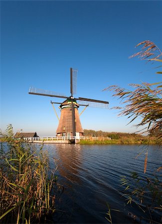 simsearch:400-04736931,k - Traditional Dutch windmill in Groot-Ammers, the Netherlands Foto de stock - Super Valor sin royalties y Suscripción, Código: 400-05718782