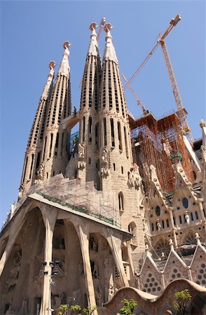 simsearch:400-05302356,k - Sagrada Familia Cathedral in the city Barcelona, Spain Foto de stock - Super Valor sin royalties y Suscripción, Código: 400-05719652