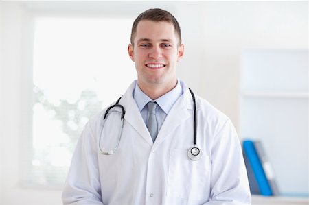 simsearch:400-05710928,k - Smiling doctor standing in his practice Stockbilder - Microstock & Abonnement, Bildnummer: 400-05710391