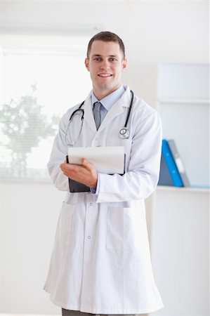 simsearch:400-05710928,k - Smiling doctor having good news Stockbilder - Microstock & Abonnement, Bildnummer: 400-05710403