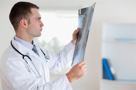 simsearch:400-05710928,k - Young doctor taking a look at x-ray Stockbilder - Microstock & Abonnement, Bildnummer: 400-05710422