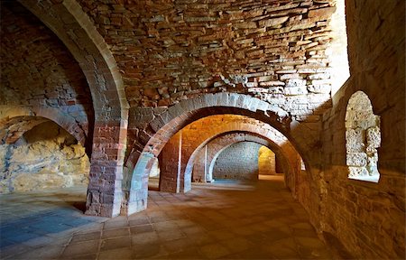 Vaulted Dungeon of Royal Monastery in Aragon, Spain Stockbilder - Microstock & Abonnement, Bildnummer: 400-05710474