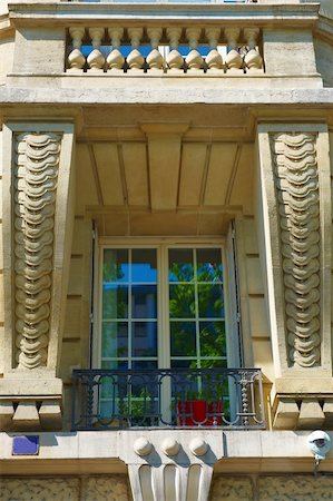 simsearch:625-01040683,k - French Window Reflecting the Blue Sky and Trees, Paris Photographie de stock - Aubaine LD & Abonnement, Code: 400-05710665