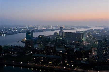 simsearch:400-05168022,k - Rotterdam night view Photographie de stock - Aubaine LD & Abonnement, Code: 400-05710690