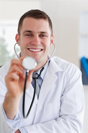 simsearch:400-05710928,k - Smiling young doctor with his stethoscope Stockbilder - Microstock & Abonnement, Bildnummer: 400-05710931