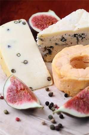 simsearch:400-06741554,k - Various kinds of cheese with fresh figs on a cutting board Foto de stock - Royalty-Free Super Valor e Assinatura, Número: 400-05711395