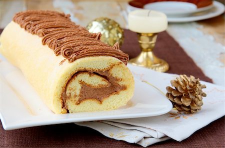 simsearch:400-07308560,k - biscuit roulade with chocolate  cream Foto de stock - Super Valor sin royalties y Suscripción, Código: 400-05711525