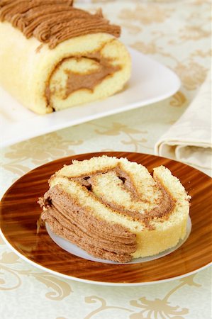 simsearch:400-07308560,k - biscuit roulade with chocolate  cream Foto de stock - Super Valor sin royalties y Suscripción, Código: 400-05711527