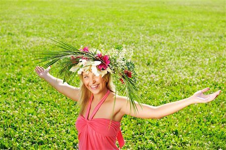 simsearch:400-05147336,k - Girl wearing a wreath made from flowers with outstretched arms Foto de stock - Super Valor sin royalties y Suscripción, Código: 400-05711584