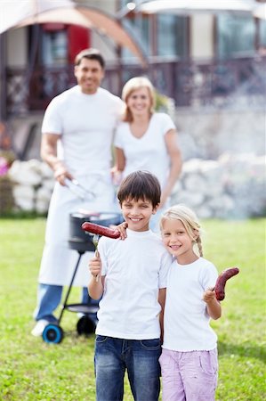 simsearch:400-05668741,k - Children with sausages on barbecue background Photographie de stock - Aubaine LD & Abonnement, Code: 400-05711804