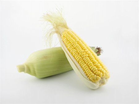 fresh corn on white background Photographie de stock - Aubaine LD & Abonnement, Code: 400-05712867