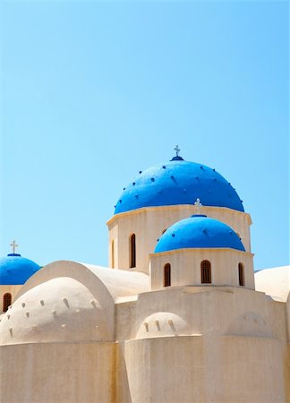 simsearch:400-04898640,k - Church domes against the blue sky in Perissa, Santorini, Greece Foto de stock - Super Valor sin royalties y Suscripción, Código: 400-05712982