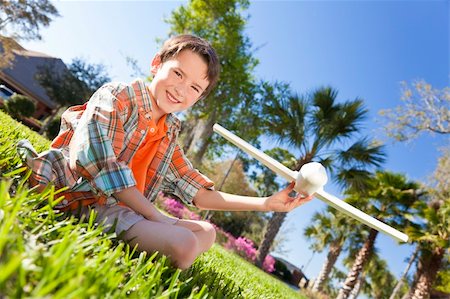 polystyrène - A young boy sitting on grass outside playing with a toy model airplane Foto de stock - Super Valor sin royalties y Suscripción, Código: 400-05727757