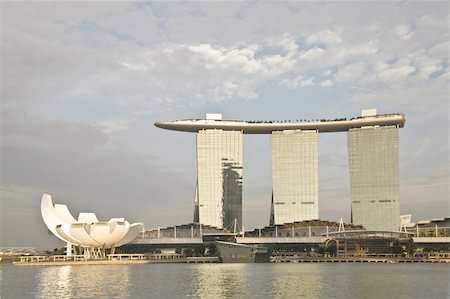 The new buildings of the modern Singapore city Foto de stock - Royalty-Free Super Valor e Assinatura, Número: 400-05728333