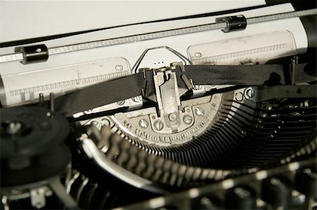 three dots written on an old typewriter Foto de stock - Super Valor sin royalties y Suscripción, Código: 400-05728572