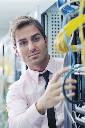 simsearch:400-04239430,k - young handsome business man  engeneer in datacenter server room Foto de stock - Super Valor sin royalties y Suscripción, Código: 400-05728822