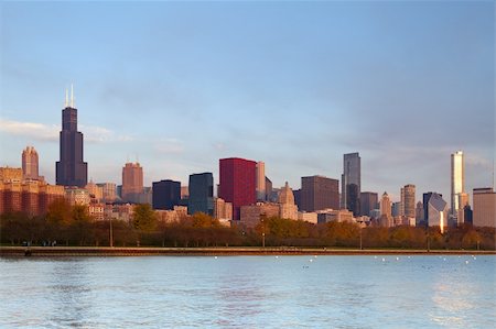 simsearch:400-04915874,k - Image of famous Chicago skyline at autumn sunrise. Photographie de stock - Aubaine LD & Abonnement, Code: 400-05722551