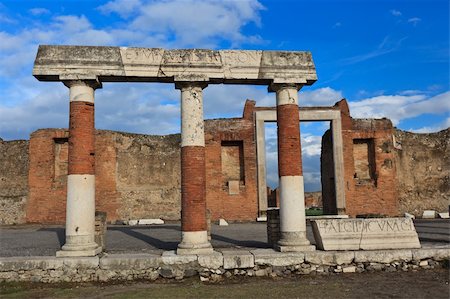 simsearch:400-07480606,k - Columns and ruins of Pompeii , which was destroyed and buried during the eruption of Mount Vesuvius in 79 AD Photographie de stock - Aubaine LD & Abonnement, Code: 400-05722783
